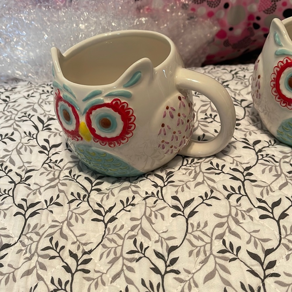 2 very cute Owl cups.